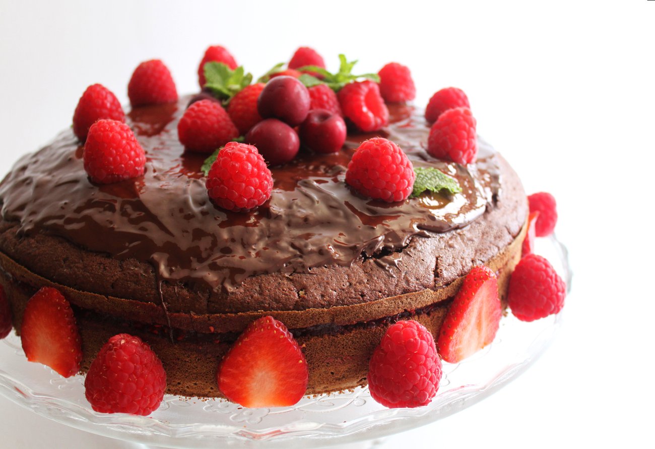 Bolo de Chocolate com Recheio de Framboesa